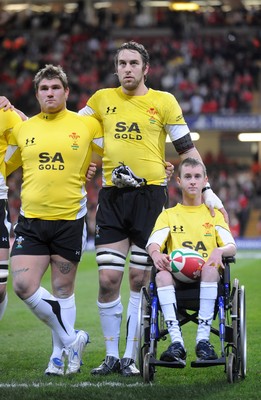 14.11.08 - Wales v Canada -  Invesco Perpetual Series 2008 - Ryan Jones stands for the national anthems with mascot Alex Evans. 