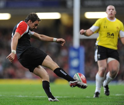 14.11.08 - Wales v Canada -  Invesco Perpetual Series 2008 - Canada's Ed Fairhurst 