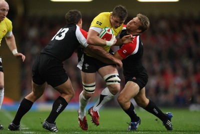 14.11.08 ... Wales v Canada, Invesco Perpetual International 2008 Wales' Dafydd Jones tries to get between Canada's Bryn Keys and Adam Kleeberger  