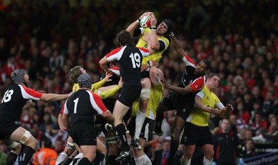 14.11.08 ... Wales v Canada, Invesco Perpetual International 2008 Wales' Luke Charteris claims lineout ball 