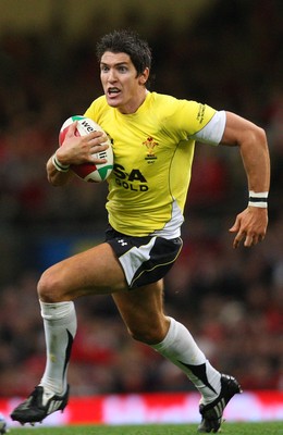 14.11.08 ... Wales v Canada, Invesco Perpetual International 2008 Wales' James Hook   