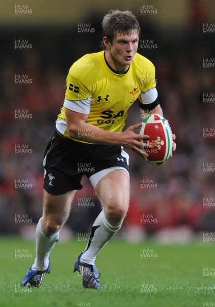 14.11.08 - Wales v Canada -  Invesco Perpetual Series 2008 - Wales' Dan Biggar in action.  