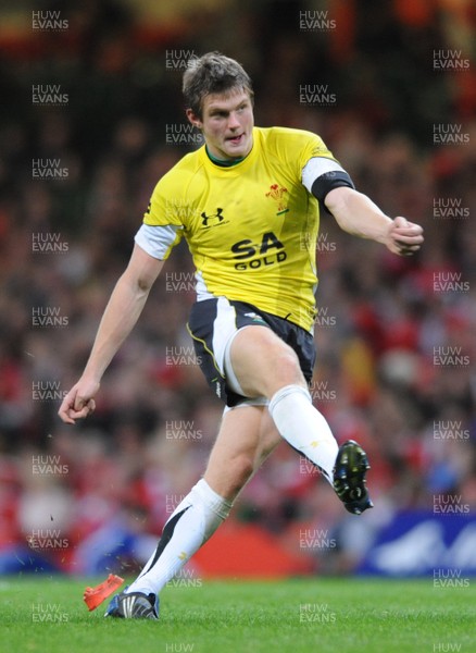 14.11.08 - Wales v Canada -  Invesco Perpetual Series 2008 - Wales' Dan Biggar kicks at goal.  