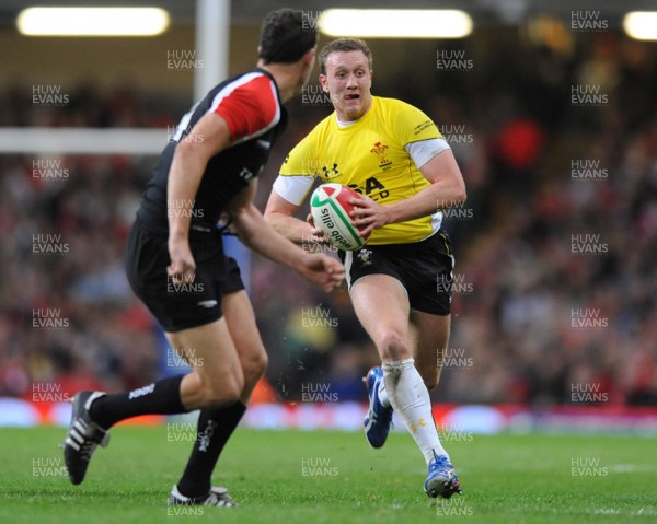 14.11.08 - Wales v Canada -  Invesco Perpetual Series 2008 - Wales' Morgan Stoddart gets into space.  