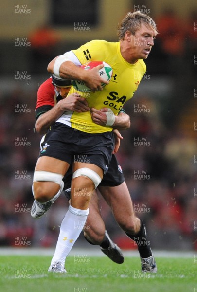 14.11.08 - Wales v Canada -  Invesco Perpetual Series 2008 - Wales' Andy Powell is tackled by Canada's Ryan Smith.  