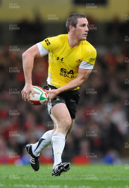 14.11.08 - Wales v Canada -  Invesco Perpetual Series 2008 - Wales' Andrew Bishop. 