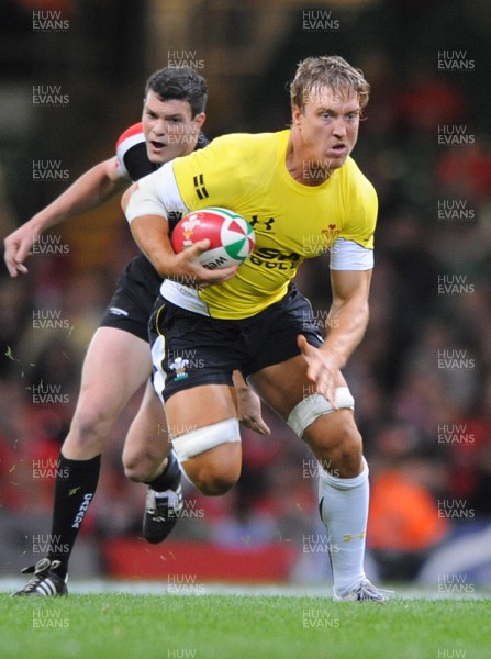 14.11.08 - Wales v Canada -  Invesco Perpetual Series 2008 - Wales' Andy Powell. 