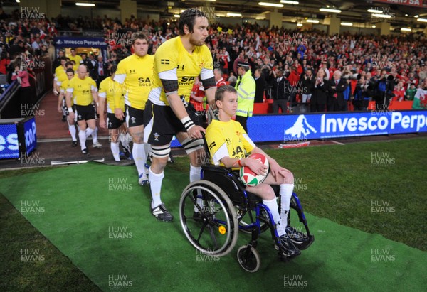 14.11.08 - Wales v Canada -  Invesco Perpetual Series 2008 - Ryan Jones leads out his Welsh team with mascot Alex Evans. 