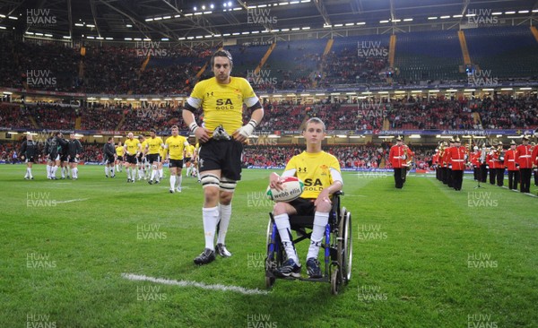 14.11.08 - Wales v Canada -  Invesco Perpetual Series 2008 - Ryan Jones leads out his Welsh team with mascot Alex Evans. 