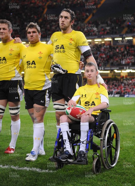 14.11.08 - Wales v Canada -  Invesco Perpetual Series 2008 - Ryan Jones stands for the national anthems with mascot Alex Evans. 