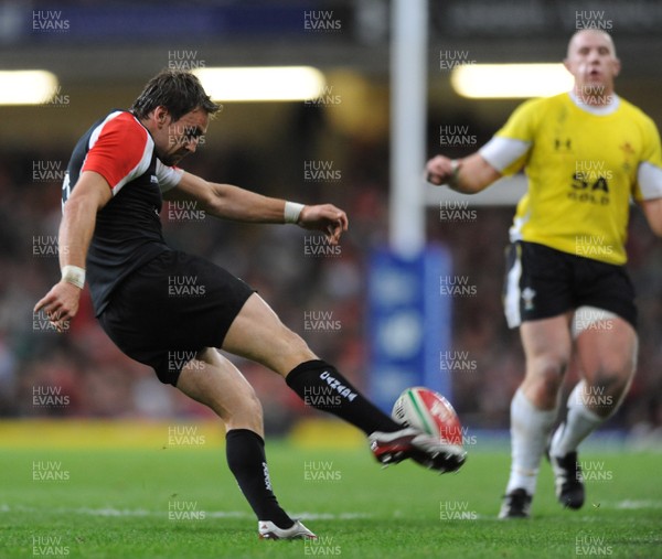 14.11.08 - Wales v Canada -  Invesco Perpetual Series 2008 - Canada's Ed Fairhurst 