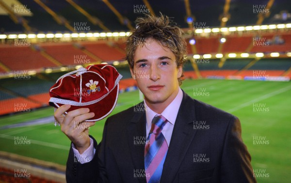 14.11.08 - Wales v Canada -  Invesco Perpetual Series 2008 - Wales' Martin Roberts with his first cap 