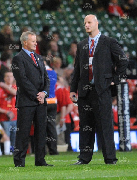 14.11.08 - Wales v Canada - Invesco Perpetual Series -  Canada Head Coach Kieran Crowley and assistant, John Tait 