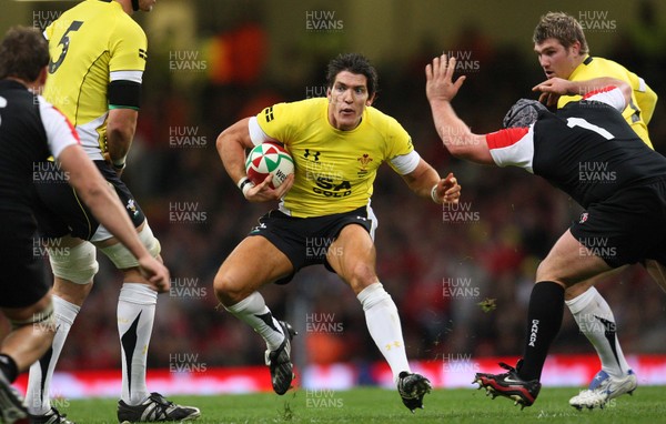 14.11.08 ... Wales v Canada, Invesco Perpetual International 2008 Wales' James Hook   