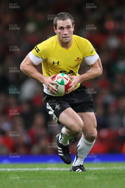 14.11.08 ... Wales v Canada, Invesco Perpetual International 2008 Wales' Andrew Bishop   