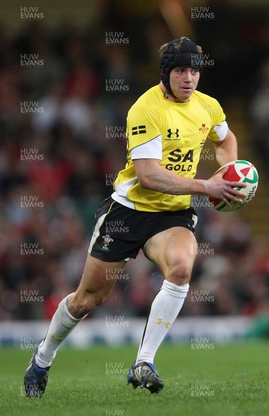 14.11.08 ... Wales v Canada, Invesco Perpetual International 2008 Wales' Leigh Halfpenny 