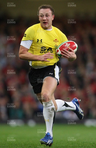 14.11.08 ... Wales v Canada, Invesco Perpetual International 2008 Wales' Morgan Stoddart  