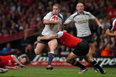 17.11.06 - Wales v Canada - Invesco Perpetual Series 2006 - Wales' Shane Williams is tackled by Ed Fairhurst 