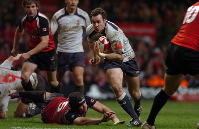 17.11.06 - Wales v Canada - Invesco Perpetual Series 2006 - Wales' Mark Jones tgets away from Mike Burak 