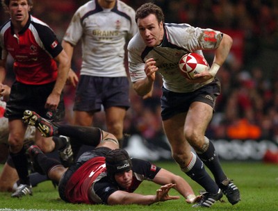 17.11.06 - Wales v Canada - Invesco Perpetual Series 2006 - Wales' Mark Jones tgets away from Mike Burak 