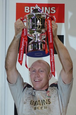17.11.06 - Wales v Canada - Invesco Perpetual Series 2006 - Wales' Tom Shanklin, lifts the trophy after beating Canada 