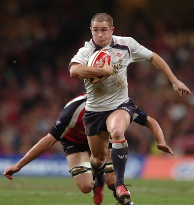 17.11.06  Wales v Canada  Wales Shane Williams beats tackle to run in to score try.  