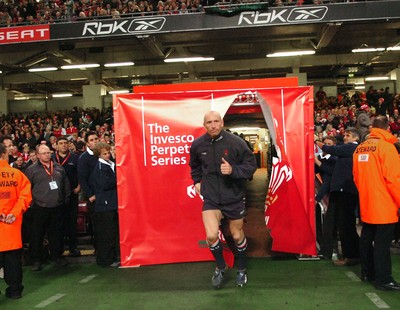 17.11.06  Wales v Canada Gareth Thomas runs out for his 90th cap 