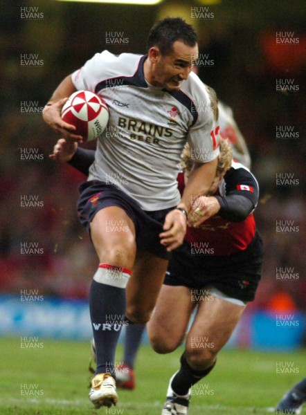 17.11.06 - Wales v Canada - Invesco Perpetual Series 2006 - Wales' Sonny Parker is tackled by David Spicer 