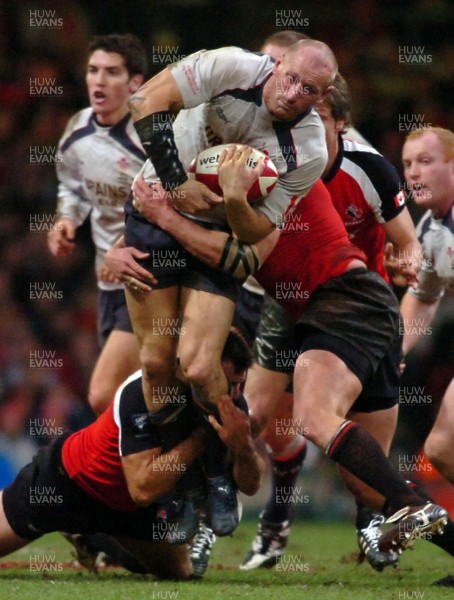 17.11.06 - Wales v Canada - Invesco Perpetual Series 2006 - Wales' Gareth Thomas is tackled by Derek Daypuck(L) 