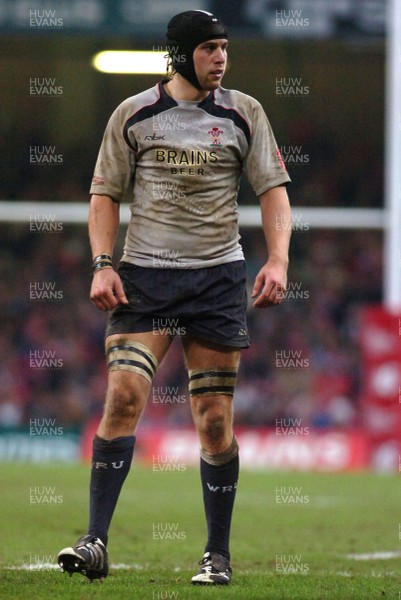 17.11.06 - Wales v Canada - Invesco Perpetual Series 2006 - Wales Ryan Jones 