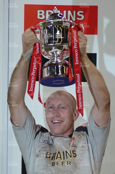 17.11.06 - Wales v Canada - Invesco Perpetual Series 2006 - Wales' Tom Shanklin, lifts the trophy after beating Canada 