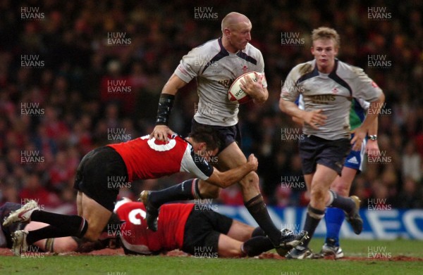 17.11.06 - Wales v Canada - Invesco Perpetual Series 2006 - Wales' Gareth Thomas is tackled by Derek Daypuck 