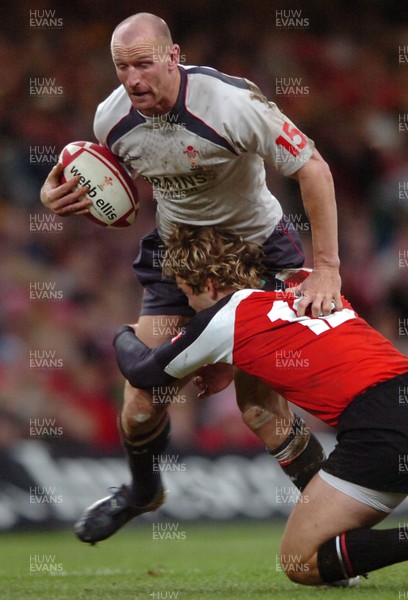 17.11.06  Wales v Canada Gareth Thomas is tacklrd by David Spicer  