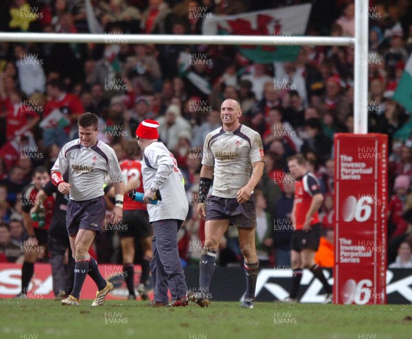 17.11.06  Wales v Canada Wales Gareth Thomas and Ceri Sweeney(lt)savour a moment during the game  