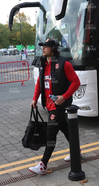 191022 - Wales v Cook Islands - Rugby League World Cup 2021 - Wales team arrives