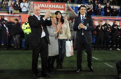 290212 - Wales v Costa Rica -Wales manager Chris Coleman looks on during the national anthems with Gary Speed's parents Roger and Carol and sister Louise Haylock(centre)