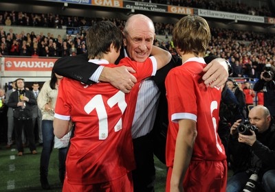 290212 - Wales v Costa Rica -Gary Speed's father Roger hugs his grandsons Ed and Tommy before kick off