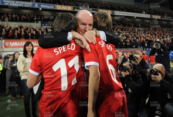 290212 - Wales v Costa Rica -Gary Speed's father Roger hugs his grandsons Ed and Tommy before kick off