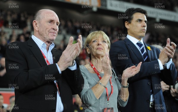 290212 - Wales v Costa Rica -Wales manager Chris Coleman looks on during the national anthems with Gary Speed's parents Roger and Carol