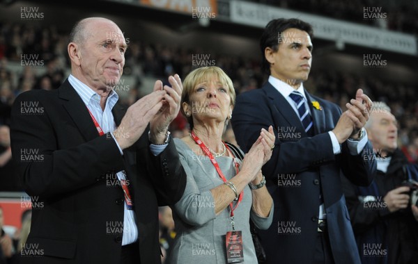 290212 - Wales v Costa Rica -Wales manager Chris Coleman looks on during the national anthems with Gary Speed's parents Roger and Carol