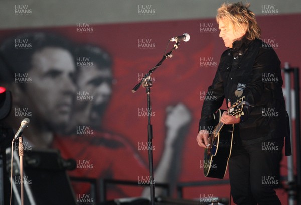 290212 - Wales v Costa Rica, The Gary Speed Memorial Match, Cardiff - Mike Peters performs before the start of the match 
