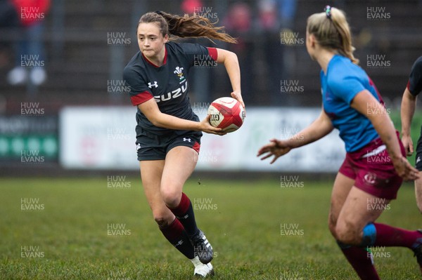 231119 - Wales Women v Crawshay's Women - Caitlin Lewis of Wales runs at the defence