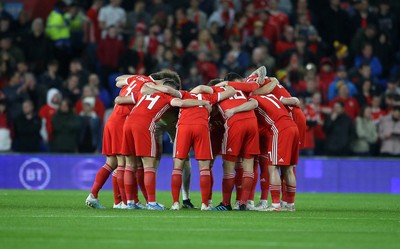 131019 - Wales v Croatia - European Championship Qualifiers - Group E - Wales team huddle