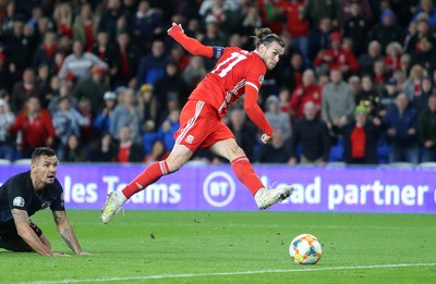 131019 - Wales v Croatia - European Championship Qualifiers - Group E - Gareth Bale of Wales gets the ball past Croatia goalkeeper Dominik Livakovic to score a goal