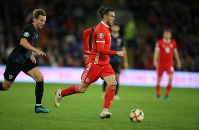 131019 - Wales v Croatia - European Championship Qualifiers - Group E - Gareth Bale of Wales makes a run