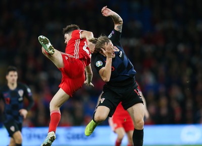 131019 - Wales v Croatia, UEFA Euro 2020 Qualifier - Daniel James of Wales and Tin Jedvaj of Croatia collide as they compete for the ball