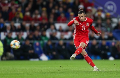 131019 - Wales v Croatia, UEFA Euro 2020 Qualifier - Gareth Bale of Wales takes a free kick