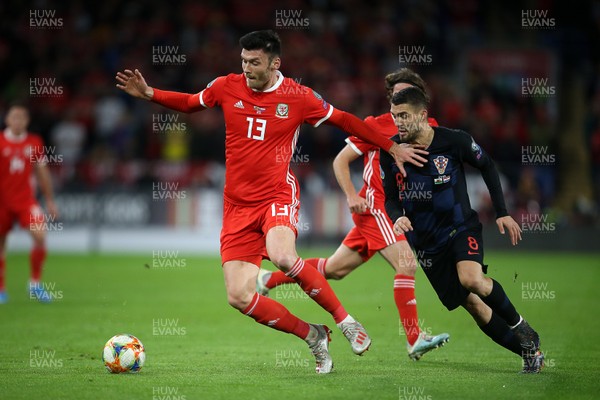 131019 - Wales v Croatia - European Championship Qualifiers - Group E - Kieffer Moore of Wales is challenged by Mateo Kovacic of Croatia