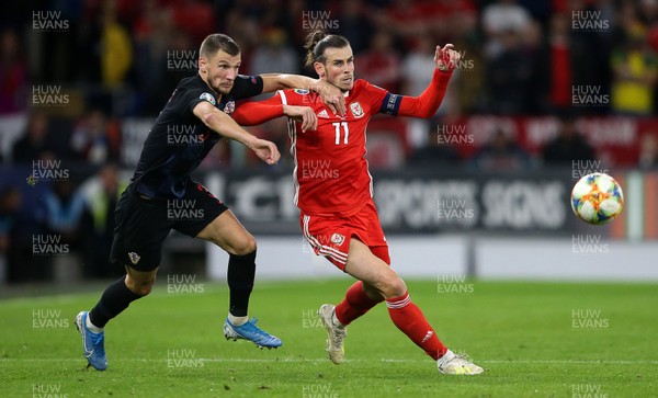 131019 - Wales v Croatia - European Championship Qualifiers - Group E - Gareth Bale of Wales is pulled back by Borna Barisic of Croatia