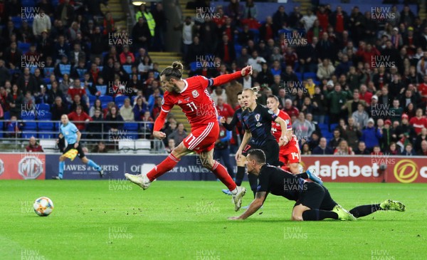131019 - Wales v Croatia, UEFA Euro 2020 Qualifier - Gareth Bale of Wales shoots to score goal